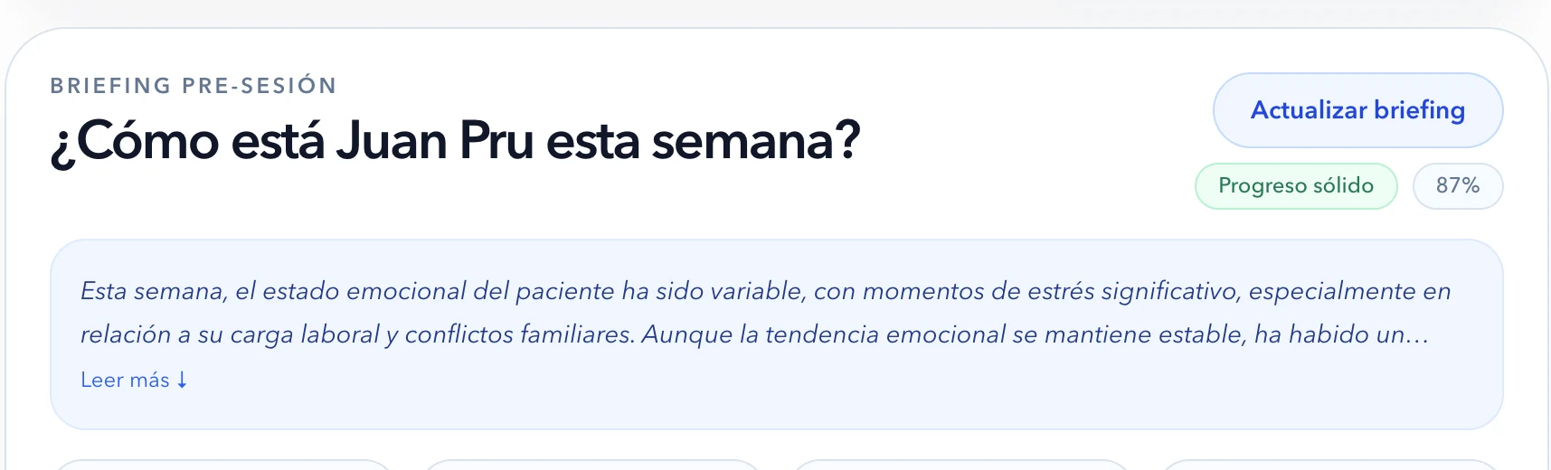 Briefing pre-sesión de un paciente en Pensar(SE): progreso, badges de estado y resumen generado por IA de la última semana.